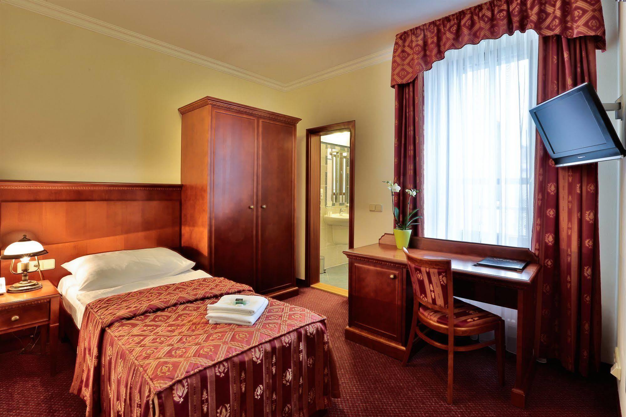 Otel Arkada 4*